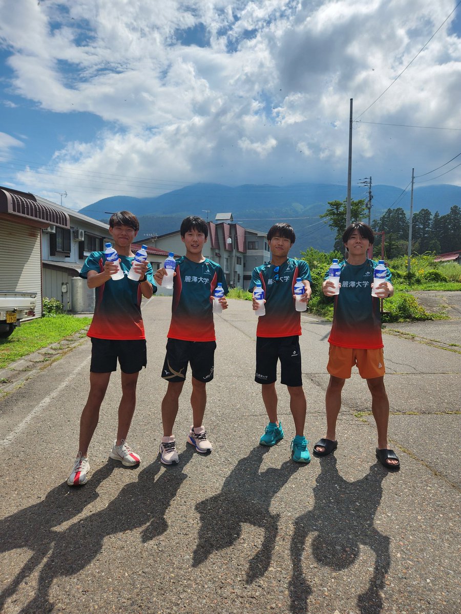 セキノ興産 陸上競技部の松宮祐行監督から、アクエリアスの差し入れをいただきました!!

練習に活用させていただきます🏃‍♂️

ご支援とご声援ありがとうございます🙇‍♂️

#麗澤大学
#レイタク新撰組
#マンリョウカラーの快進撃