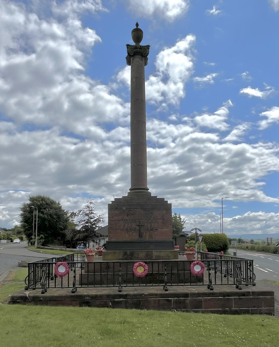 Britwarmemorial's tweet photo. Mauchline war memorial. Mauchline, East Ayrshire. First and Second World Wars. #LestWeForget https://t.co/4tE9noyxtG