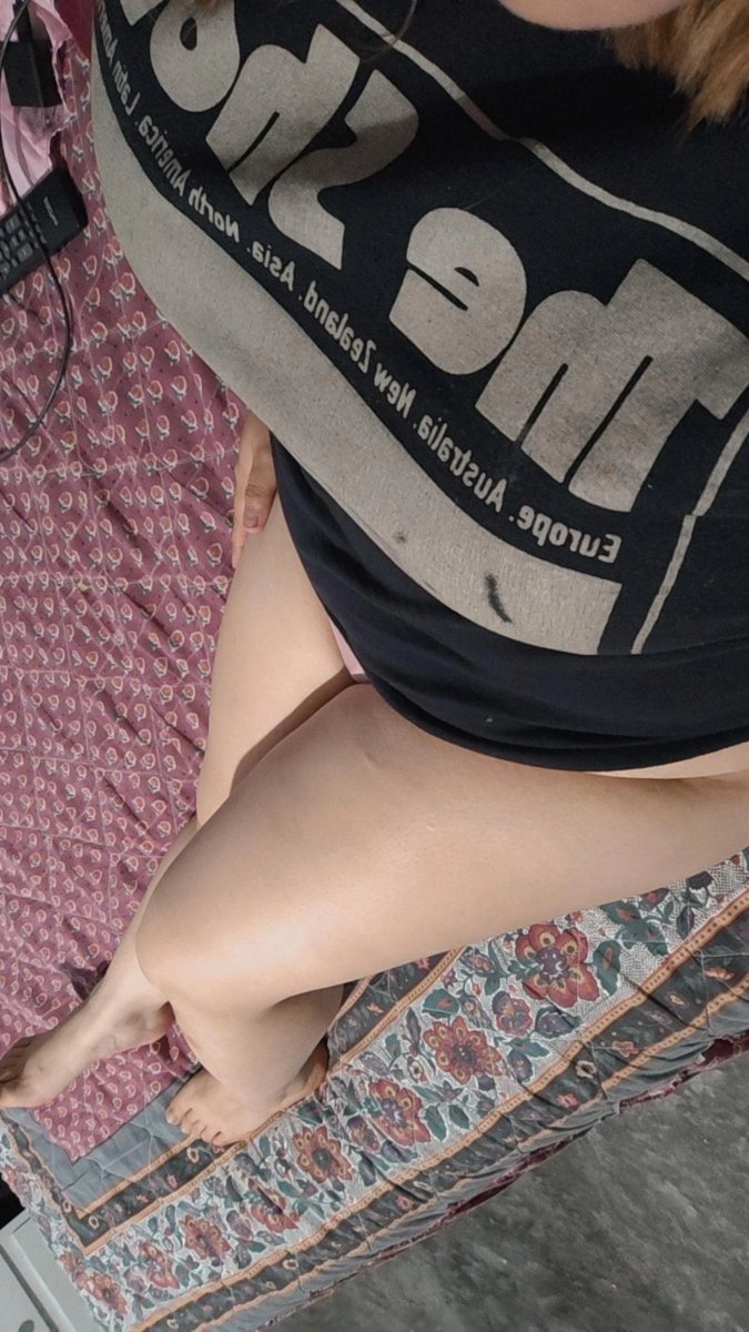 avila91303's tweet photo. Quien tiene sueño? #caliente #chathot https://t.co/iuUlDhgTah