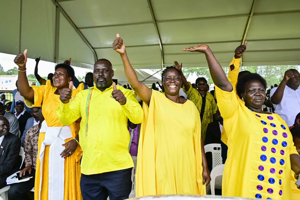 Trill~Ug๐บ๐ฌ๐ ๏ธ๐จ๐บ๐ ๏ธ๐ท๐บ (@trilluganda) on Twitter photo President Yoweri Museveni <a href="/KagutaMuseveni/">Yoweri K Museveni</a> has issued a one-month ultimatum for audit and verification of all recipients of cattle compensation funds and pending claimants lists in Northern Uganda as the government moves to adopt a uniform rehabilitation plan for all pending President Yoweri Museveni <a href="/KagutaMuseveni/">Yoweri K Museveni</a> has issued a one-month ultimatum for audit and verification of all recipients of cattle compensation funds and pending claimants lists in Northern Uganda as the government moves to adopt a uniform rehabilitation plan for all pending
