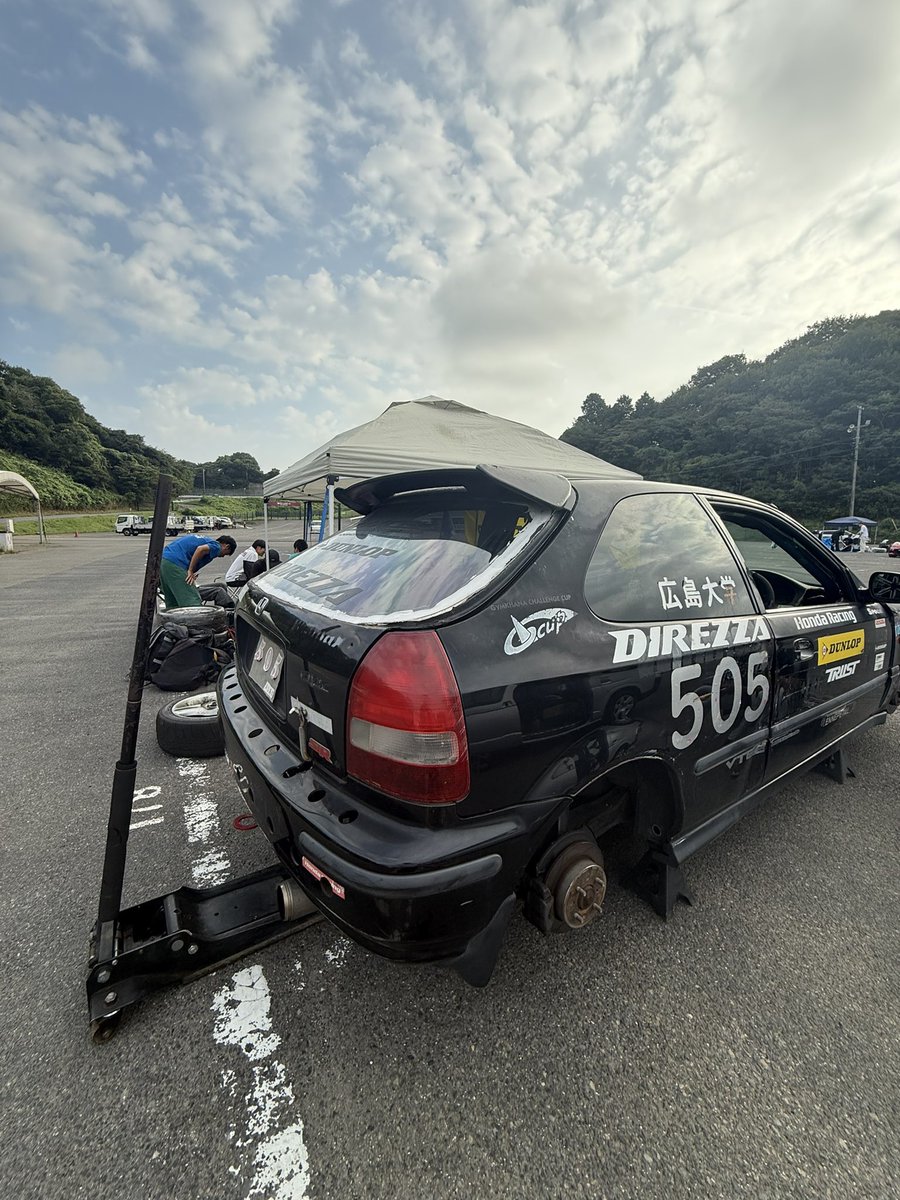 今回の大会でEKシビックは卒業となります。
大会用エンジンミッション以外のお譲りしたいです。
スーパーオーリンズ車高調　OH済
予備ミッション　クスコRS
予備エンジン B18C 2シーズン前までDで使用
B16Aエンジン
アーム等
シビックの部品を売りに出します。
何でもご連絡ください。
#EKシビック