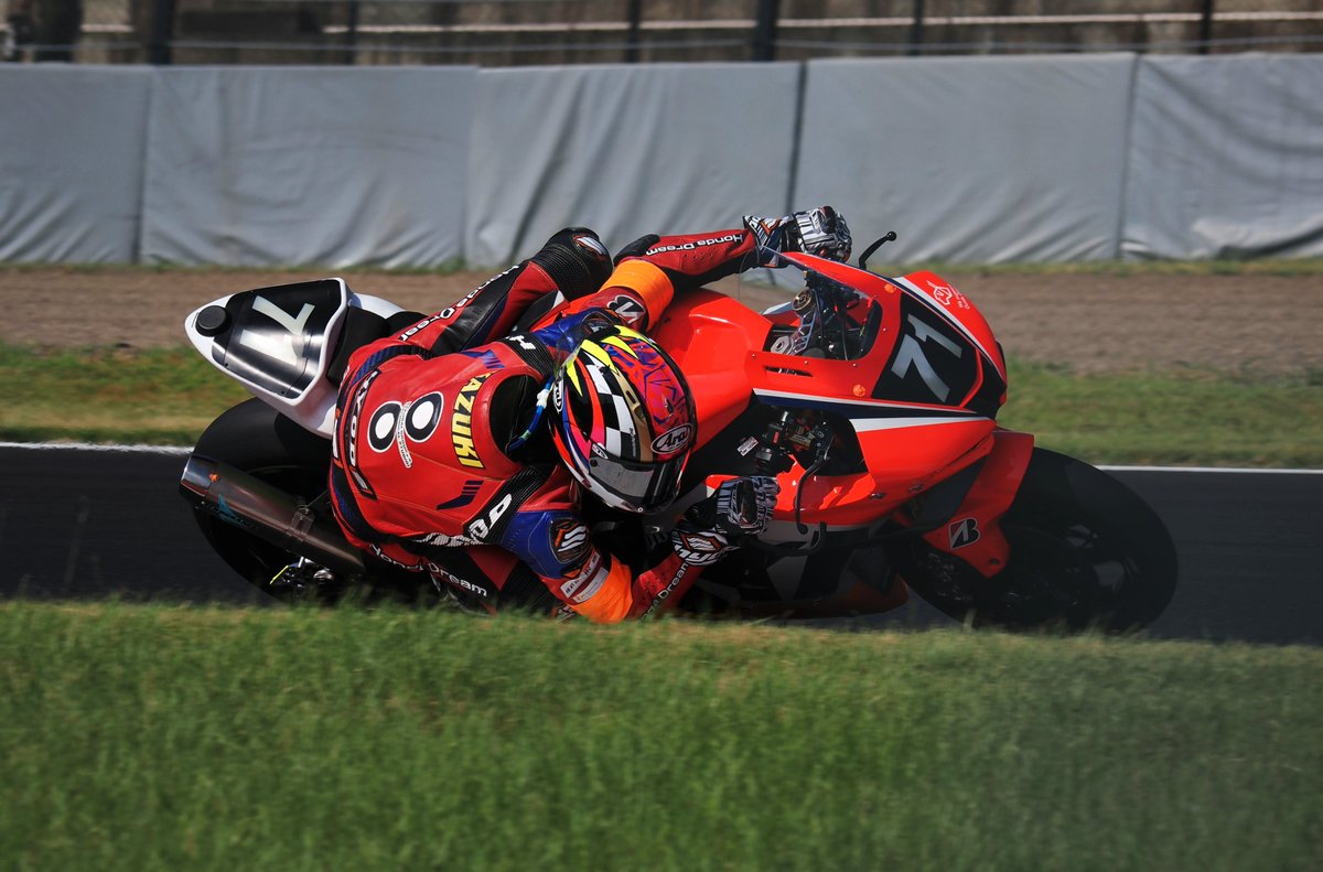 鈴鹿8時間耐久ロードレース
Honda Dream RT SAKURAI HONDA
#伊藤和輝 選手
<a href="/Kazukiito1102/">伊藤和輝/ Kazuki Ito</a>
