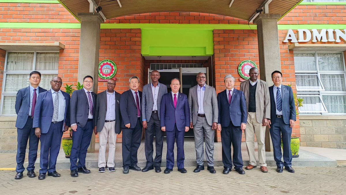From August 7 to 8, Tan Tieniu led NJU delegation to University of Nairobi, University of Embu, UNEP and Jomo Kenyatta University of Agriculture and Technology at Kenya. Discussions on student exchange and research collaboration mark a new chapter in NJU-Kenya cultural ties.