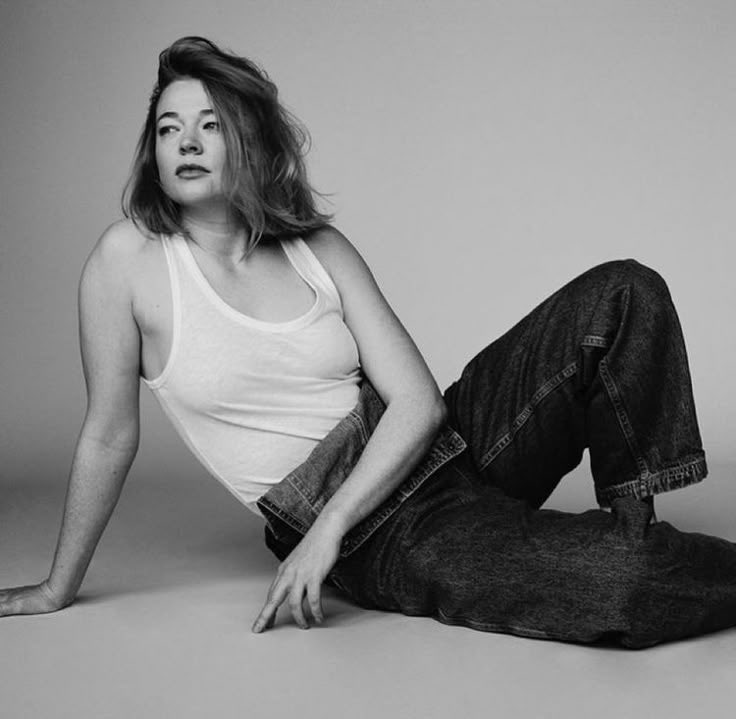 she looks like she’s about to advertise calvin klein jeans for girls you hate (please someone get this)