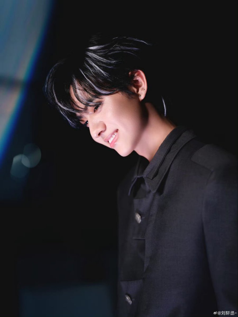 xiaoxindaily's tweet photo. Liu Xuancheng weibo up 2025.8.19
"Photographer: Be a bit cooler
Me: 🤔"

🔗 https://t.co/yKV4tWVGaq

#LiuXuancheng #ZhanCheng #XuanXuan https://t.co/boIznEvYOk