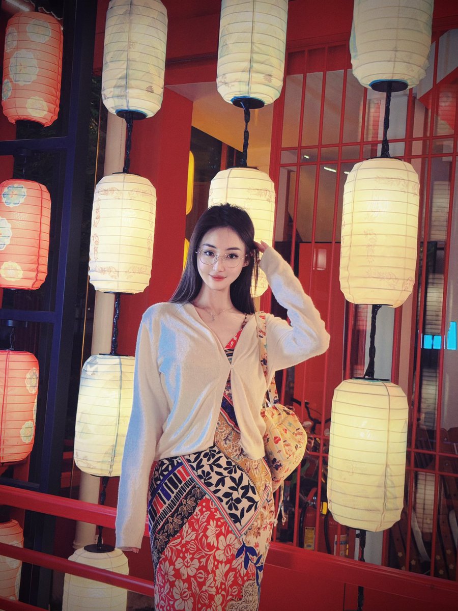 币圈玩起来 其实很简单

上个月我买了100W的某币
后面币价跌了
只值45万
我一点都不慌
到今天下午又值100W了

因为我又投了55W🤓