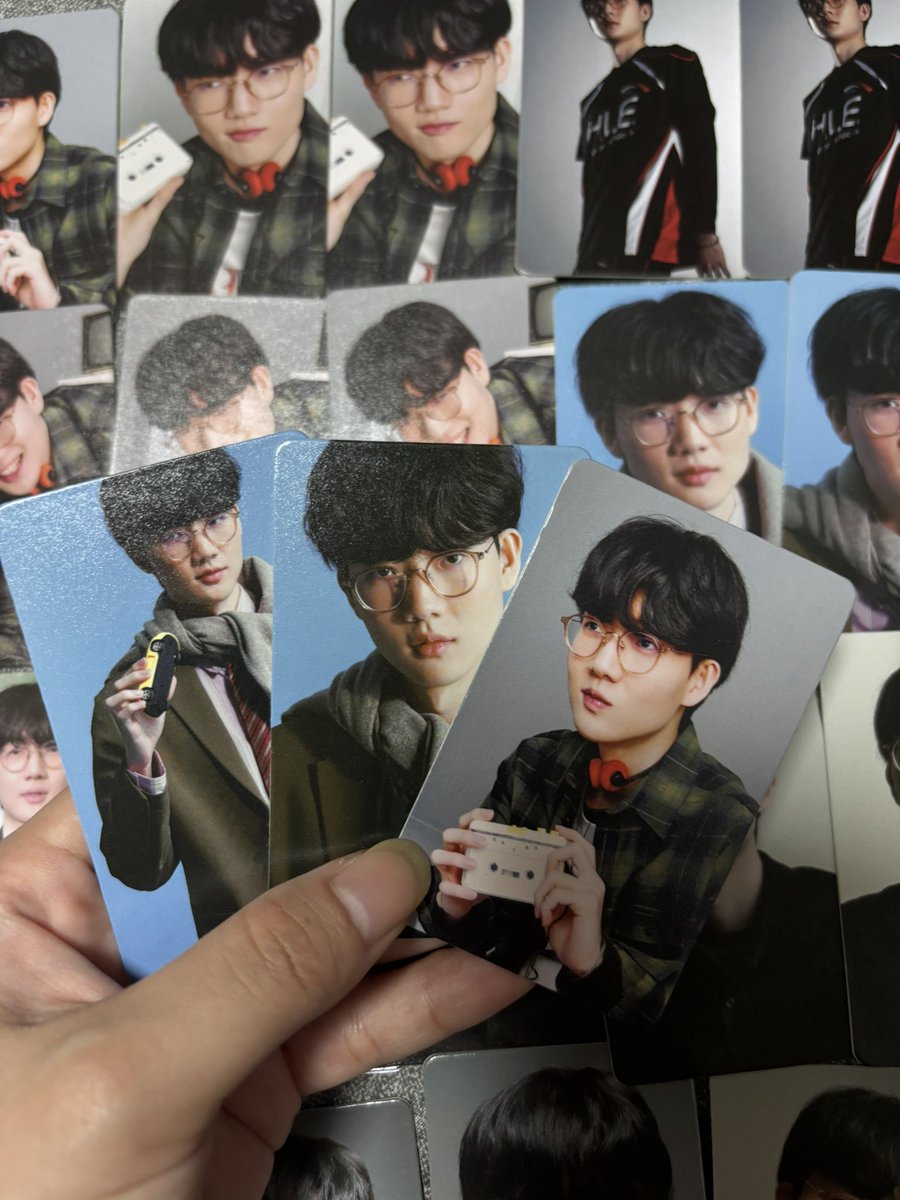 hesper_ujw's tweet photo. 🐍: 우리 HLE 모두의 포즈 ~

#VIPER https://t.co/dSUYrpCZM8