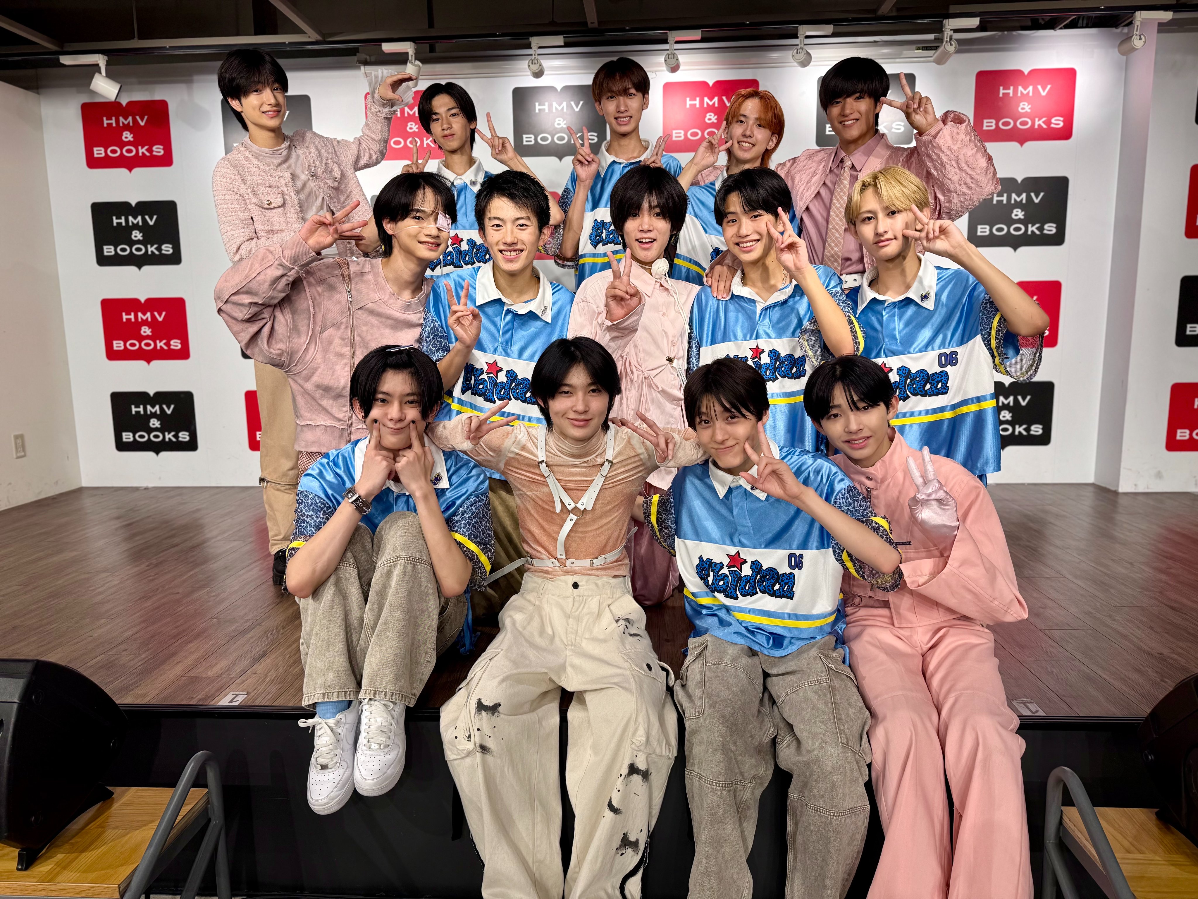 aoen YUJU HMV パネル aoen Debut Single「青い太陽 (The Blue