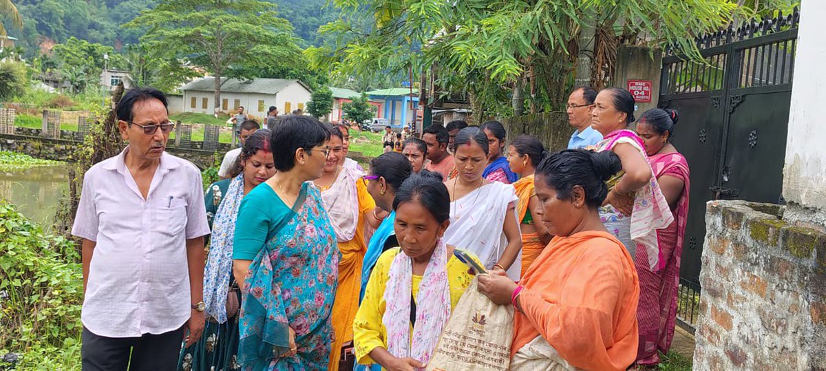 Mira Borthakur Goswami (@borthakur_mira) on Twitter photo 📍পাটৰকুচি জিৰণী পথ , মেঘালয়ৰ মানুহে অসমৰ মাটিত কৰা দখল চাওক 👇
মুখ্যমন্ত্ৰী মহোদয় আপুনি বহুত শক্তিশালী নেতা বুলি নিজেই কৈছে , তেনেস্থলত কিয় মেঘালয়ৰ মহিলাই অসমৰ মহিলাক মাৰধৰ কৰিব পালে ?
Assam Meghalaya Border issue .
<a href="/RahulGandhi/">Rahul Gandhi</a>
<a href="/AmitShah/">Amit Shah</a>
<a href="/himantabiswa/">Himanta Biswa Sarma</a>
#ConradKSangma 📍পাটৰকুচি জিৰণী পথ , মেঘালয়ৰ মানুহে অসমৰ মাটিত কৰা দখল চাওক 👇
মুখ্যমন্ত্ৰী মহোদয় আপুনি বহুত শক্তিশালী নেতা বুলি নিজেই কৈছে , তেনেস্থলত কিয় মেঘালয়ৰ মহিলাই অসমৰ মহিলাক মাৰধৰ কৰিব পালে ?
Assam Meghalaya Border issue .
<a href="/RahulGandhi/">Rahul Gandhi</a>
<a href="/AmitShah/">Amit Shah</a>
<a href="/himantabiswa/">Himanta Biswa Sarma</a>
#ConradKSangma