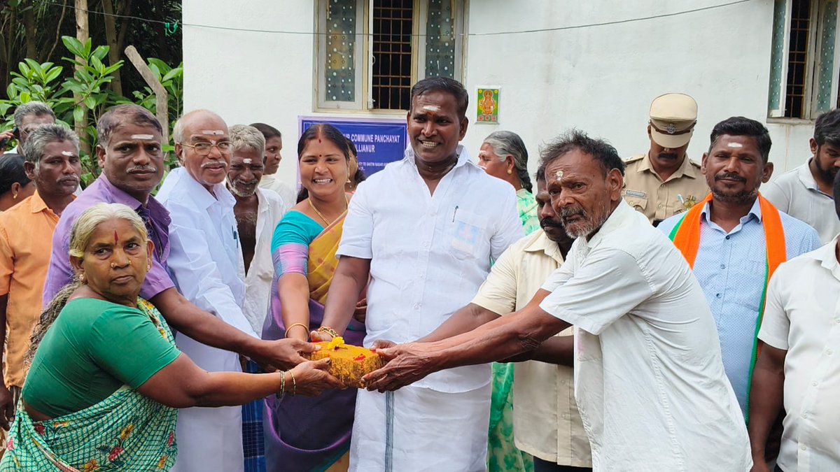 AKSaiJSaravanan's tweet photo. எனது ஊசுடு தொகுதிக்குட்பட்ட அகரம் சக்தி நகர் மற்றும் ஆசை நகர் பகுதிக்கு ரூ.17.50 லட்சம் மதிப்பீட்டில் சாலை அமைப்பதற்கான அரசாணை பெற்று, அதற்கான பூமி பூஜை நிகழ்ச்சியில் துறை அதிகாரிகள் மற்றும் பொதுமக்களுடன் கலந்து கொண்டேன்.@BJP4Puducherry @PMOIndia @BJP4India @AmitShah https://t.co/aohaCILFak