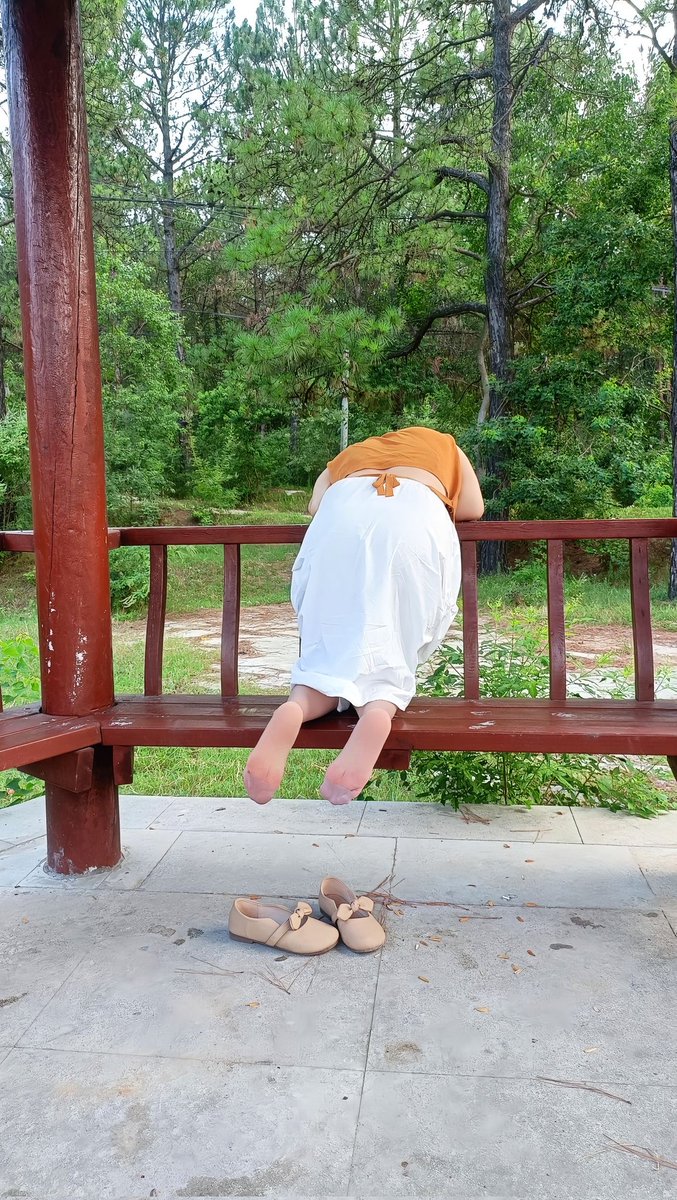 看蚂蚁搬家 好有趣哈哈哈 https://t.co/Ej3K7nVb3m
