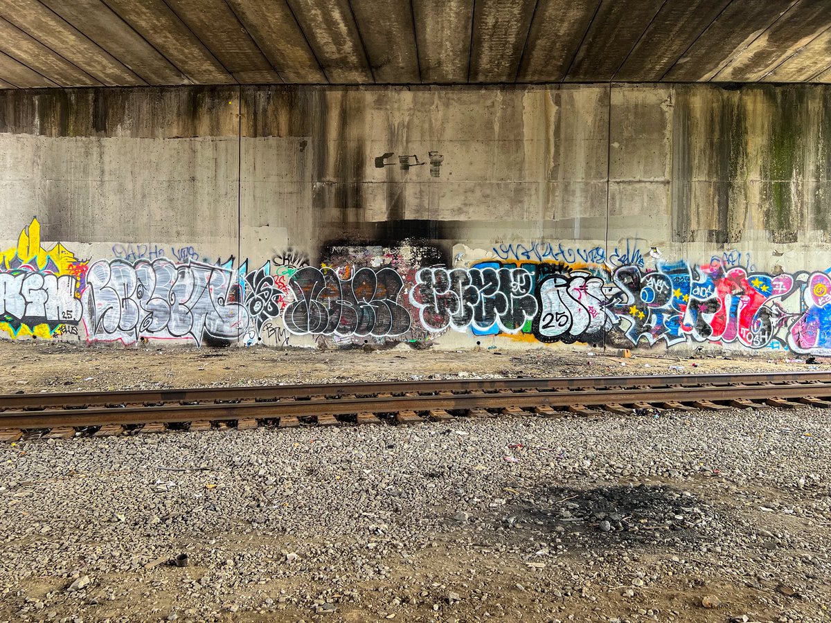 Pennan_Brae's tweet image. Graffiti beneath the bridge along the tracks in Strathcona.

📻: open.spotify.com/track/6PU0LRpm…

#eastvan #railroadtracks #graffiti