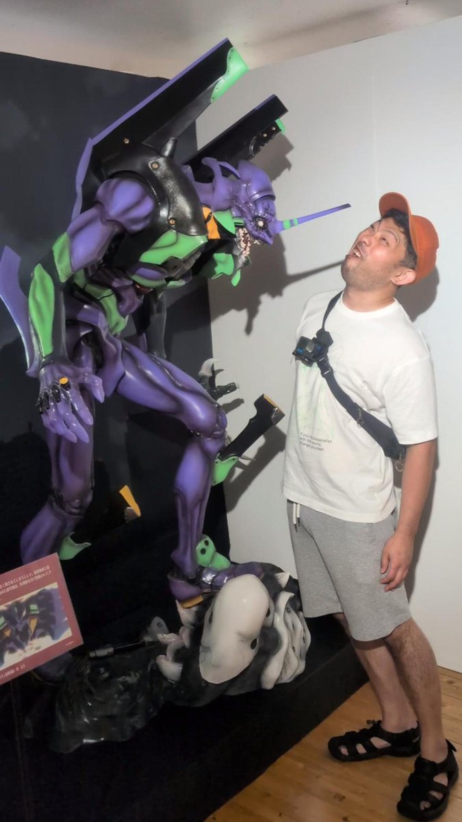 実家だとぐうたらの呼吸を開眼
皆様おはこんばんにちわ
筋肉担当石川です
帰省したところ
#海洋堂 の　#エヴァンゲリオン 
の特別展がやっていたので襲来しにいきました
残りも楽しんで参りましょう
＃葛城ミサト推し
＃子供の冷めた視線が・・・
＃ジオラマ最高
＃企業公式相互フォロー