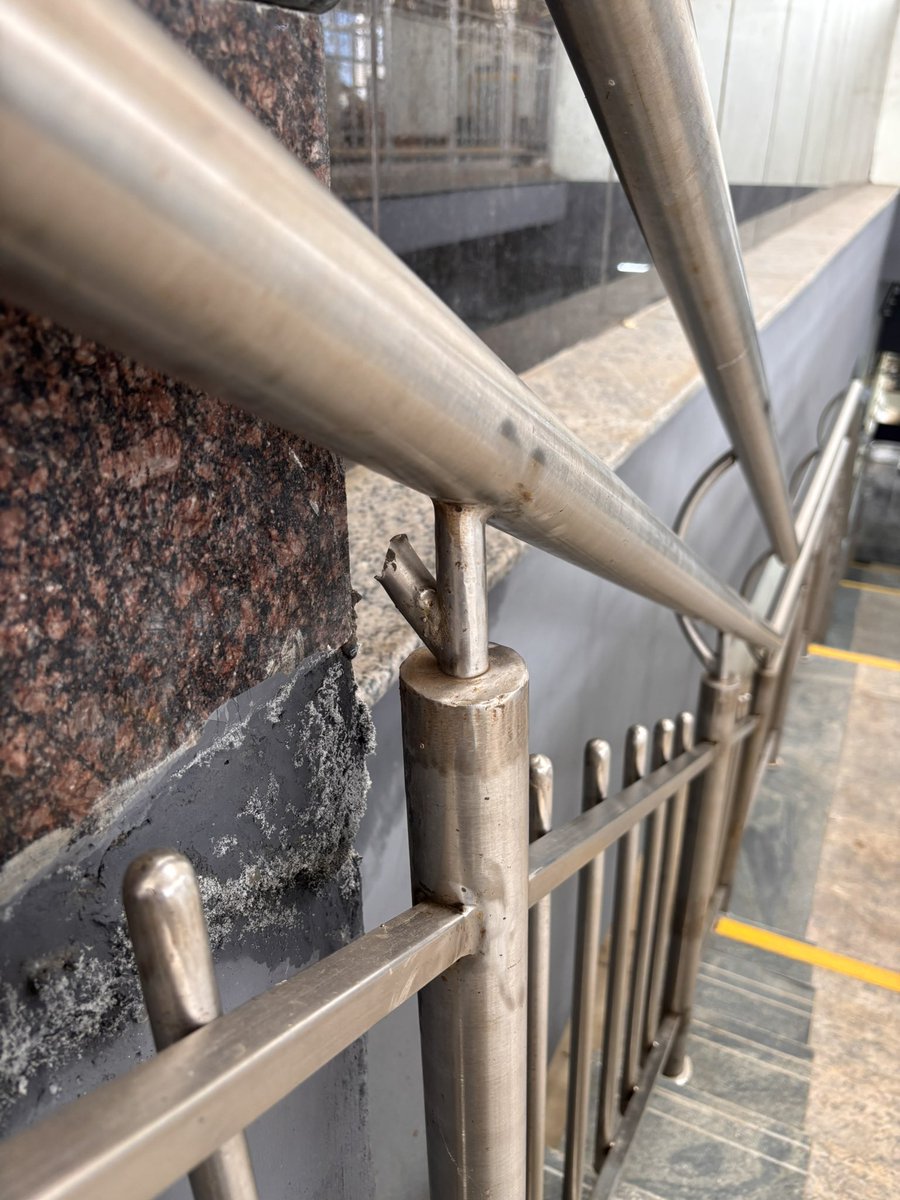 jaykrishnajha's tweet photo. @OfficialBMRCL Dear Namma Metro, kindly address this sharp edge at Huskur Road Metro Station on the Yellow Line, RV Road–bound platform. The edge is dangerously sharp and could easily cause finger injuries, requiring a tetanus injection. Requesting immediate attention for safety https://t.co/9rmXcdYY2H