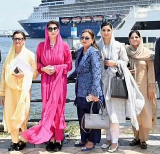 سرکاری جہازوں اور قومی قرضوں کے خرچوں پر نمائشیں