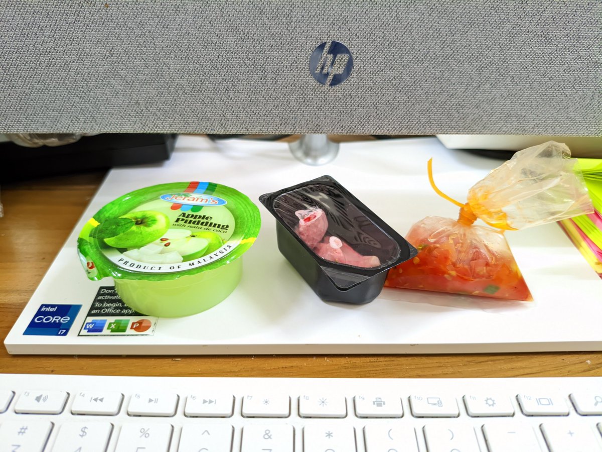 amorinter22's tweet photo. Apapun makanannya, harus pake sambal tomat 🤣 https://t.co/emQe63vYpC