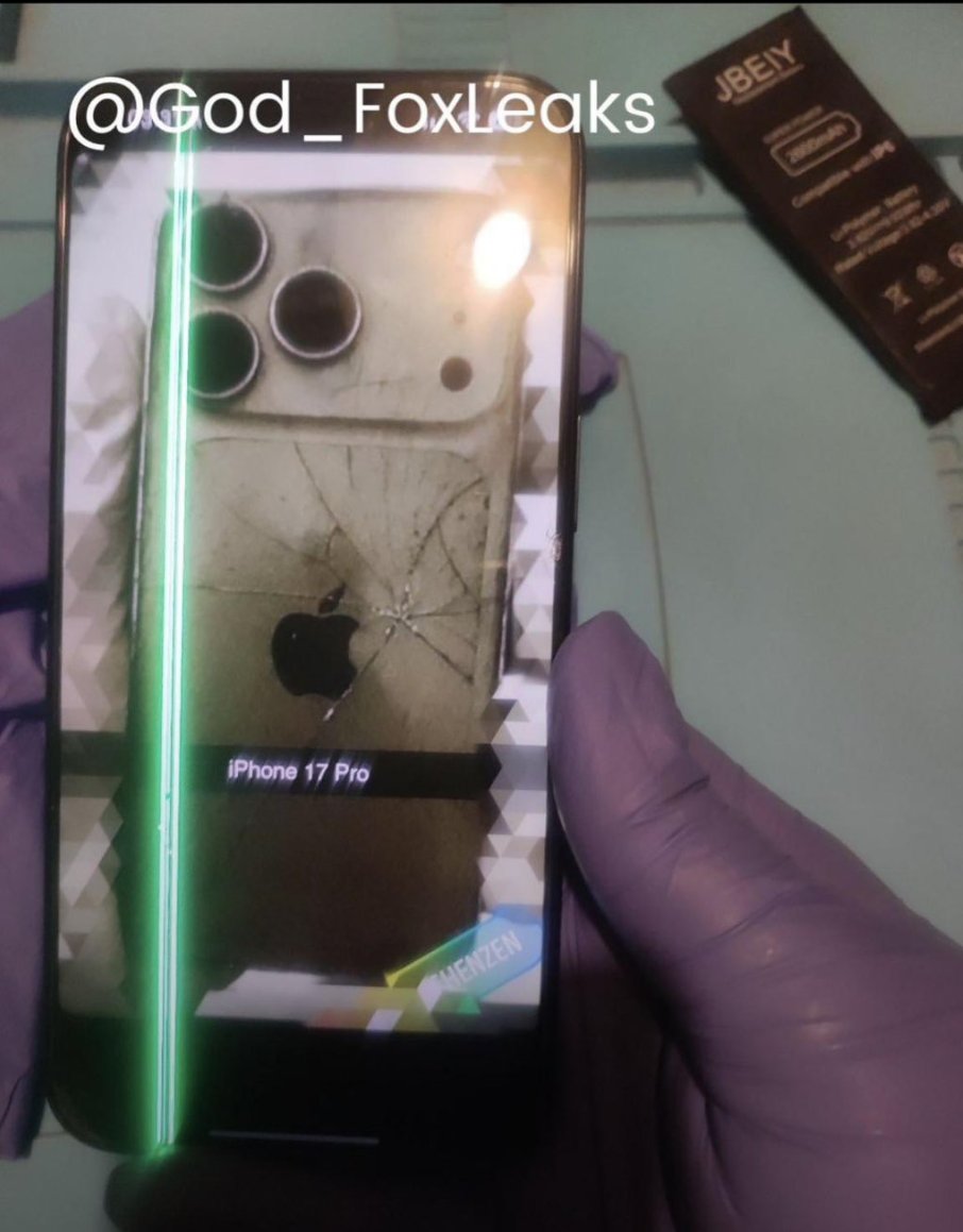 jacobjipson_'s tweet photo. I liked the previous iPhone designs but this looks shit💩
#iphone17pro https://t.co/xdbr76AVkN