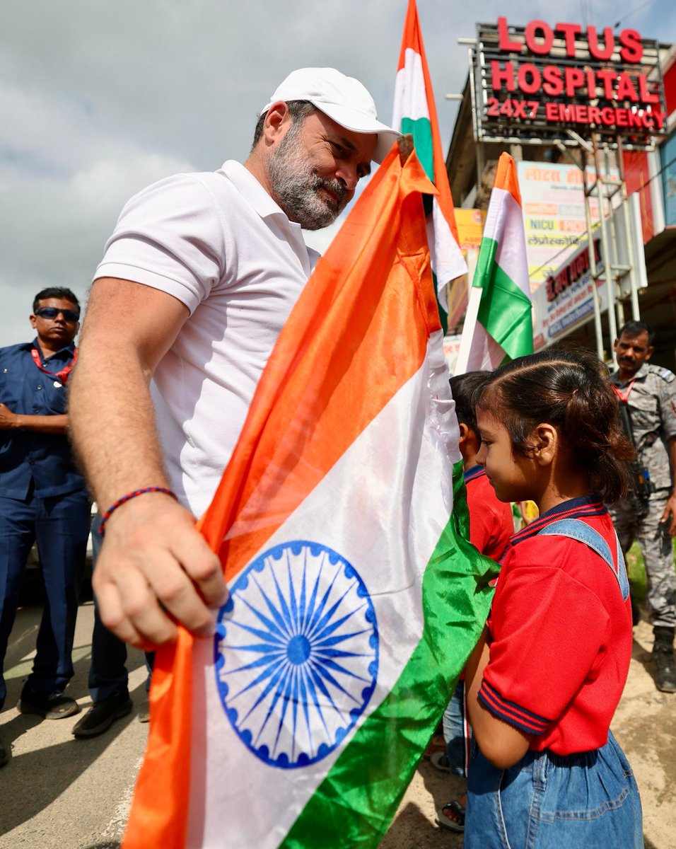 Rahul Gandhi (@rahulgandhi) on Twitter photo рд╣рд┐рдВрджреБрд╕реНрддрд╛рди рдХреЗ рдмрдЪреНрдЪреЛрдВ рдХрд╛ рднрд╡рд┐рд╖реНрдп рдФрд░ рддрд┐рд░рдВрдЧреЗ рдХреА рд╢рд╛рди, рд▓реЛрдХрддрдВрддреНрд░ рдФрд░ рд╕рдВрд╡рд┐рдзрд╛рди рд╕реЗ рд╕реБрд░рдХреНрд╖рд┐рдд рд╣реИ - рдЗрдиреНрд╣реЗрдВ 'рд╡реЛрдЯ рдЪреЛрд░реА' рд╕реЗ рдХрднреА рдЫрд┐рдирдиреЗ рдирд╣реАрдВ рджреЗрдВрдЧреЗ! рд╣рд┐рдВрджреБрд╕реНрддрд╛рди рдХреЗ рдмрдЪреНрдЪреЛрдВ рдХрд╛ рднрд╡рд┐рд╖реНрдп рдФрд░ рддрд┐рд░рдВрдЧреЗ рдХреА рд╢рд╛рди, рд▓реЛрдХрддрдВрддреНрд░ рдФрд░ рд╕рдВрд╡рд┐рдзрд╛рди рд╕реЗ рд╕реБрд░рдХреНрд╖рд┐рдд рд╣реИ - рдЗрдиреНрд╣реЗрдВ 'рд╡реЛрдЯ рдЪреЛрд░реА' рд╕реЗ рдХрднреА рдЫрд┐рдирдиреЗ рдирд╣реАрдВ рджреЗрдВрдЧреЗ!