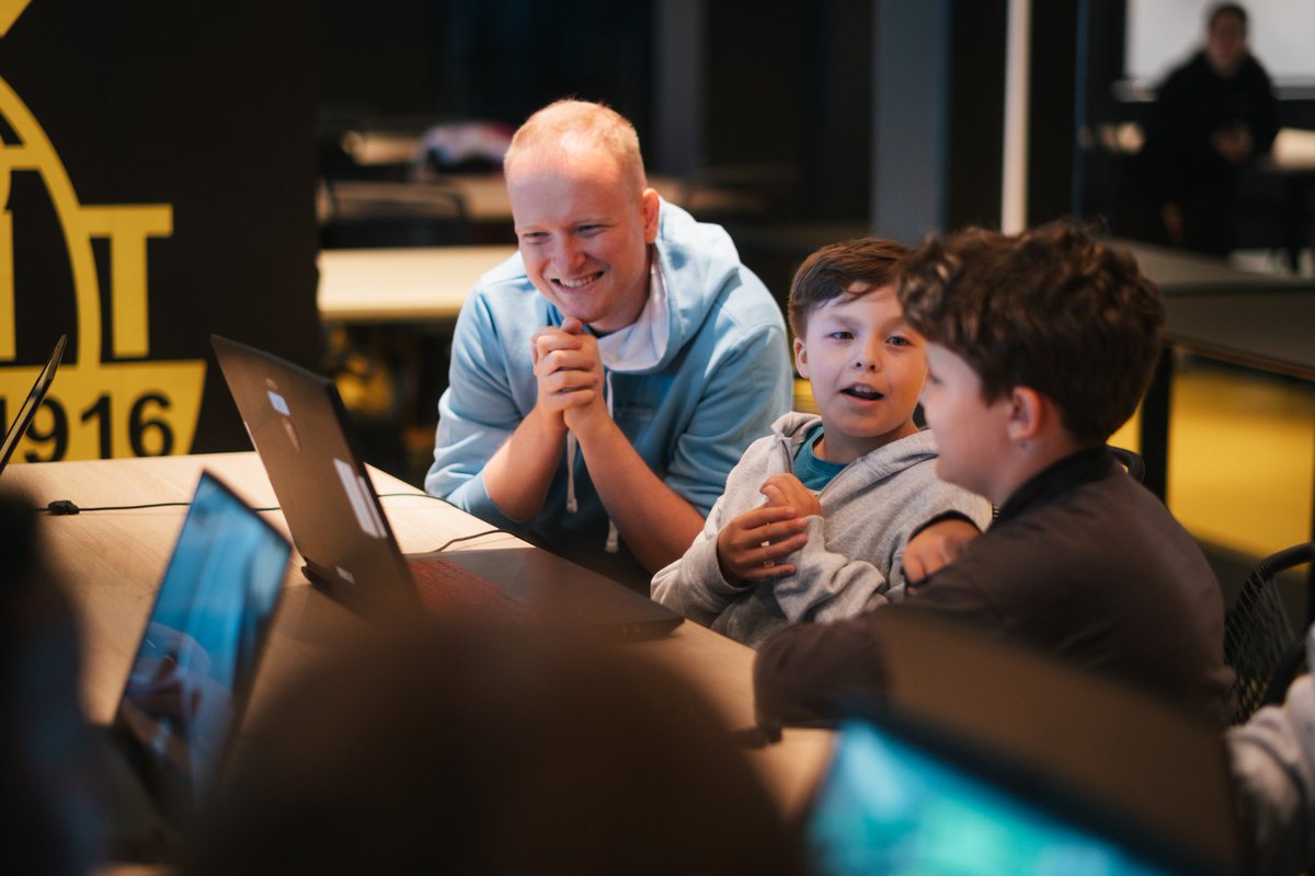 Arctic Gaming Experience 2025 is taking place this weekend 🎉

First up is local youth events before there will be a tournament on Saturday between the pros 🎮

#Trackmania | #AGE25