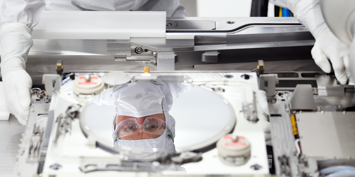 ASML en Besi zien herstel, ASMI blijft in de gevarenzone. Technisch lijken ASML en Besi zich langzaam op te maken voor een draai naar boven. Bij ASMI is, met recente lagere toppen, de kou nog niet uit de lucht. tostrams.nl/Artikel/829908…