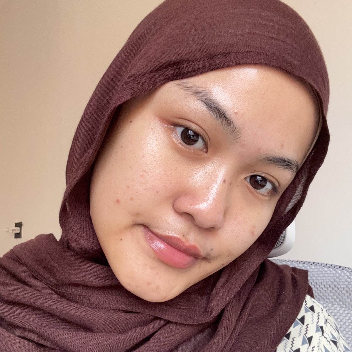 sundakentel's tweet photo. 🗣️: 'ah dia mah cakep karna makeup doang'

YA GAPAPA DONGG ini namanya skill sayang 😋 dari pada ngomel mending kukasih tutorialnya sini 🫵🏻

from this                                      to this https://t.co/nrJm03LHel