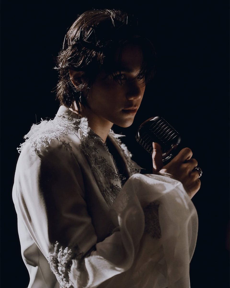 ladyheronstairs's tweet image. HAPPY #JeffSaturRedGiantTokyo DAY!!! 🇯🇵🔥 the tour goes on, and red giant shines brighter and stronger than ever. 💫 have the best time tonight, jeffy and #saturdayss! may this show be powerful, magical, and truly unforgettable. 🫶

#JeffSatur
#JeffSaturRedGiantTour2025