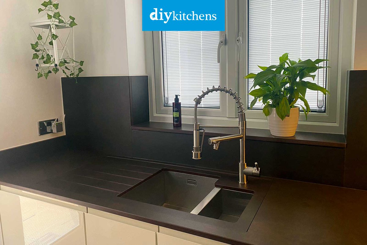 DIY_Kitchens's tweet image. 🌟 Steve from Kent shows us his completed Innova Luca Gloss Alabaster Handleless #kitchen, supplied by DIY Kitchens (Ref:4117) - bit.ly/CustomerKitche…

Visit diy-kitchens.com to see how much you could save on your dream kitchen! 

#luca #handlelesskitchens
