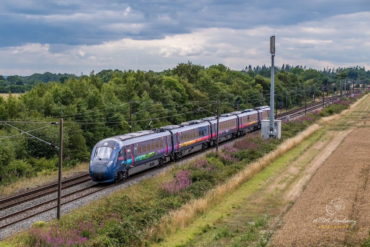 ASMRailPhotos's tweet image. 🖍️| 1S93 1045 London Kings Cross to Edinburgh

📣| @LumoTravel @Hull_Trains 
🚂| Class 802304 ‘William Wilberforce’
📍| Butterwell Junction
📆| 31/07/2025
📸| @ASMRailPhotos 

#class802 #802304 #lumo #hulltrains