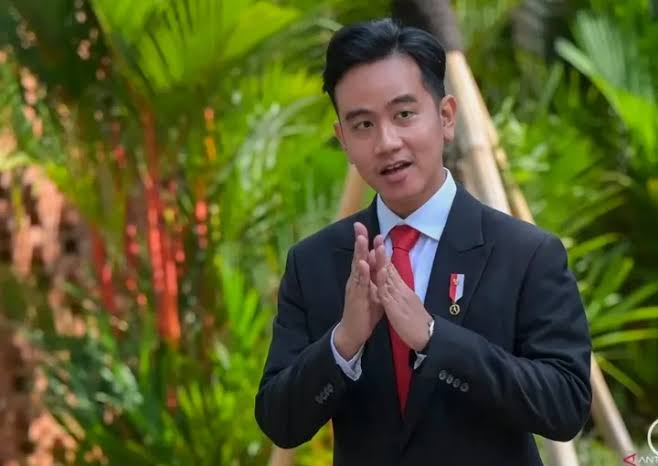 yansrijal's tweet photo. BREAKING NEWS: 🚨🚨🚨

Vice President of Indonesia. Gibran Rakabuming Raka Scheduled attend opening ceremony Pacu Jalur Race 20-24 August 2025. On Narosa River, Riau, Indonesia

Bullish for #Boatkid 🛶🛶🛶 @BoatKidSol https://t.co/YNbwnZWfdn