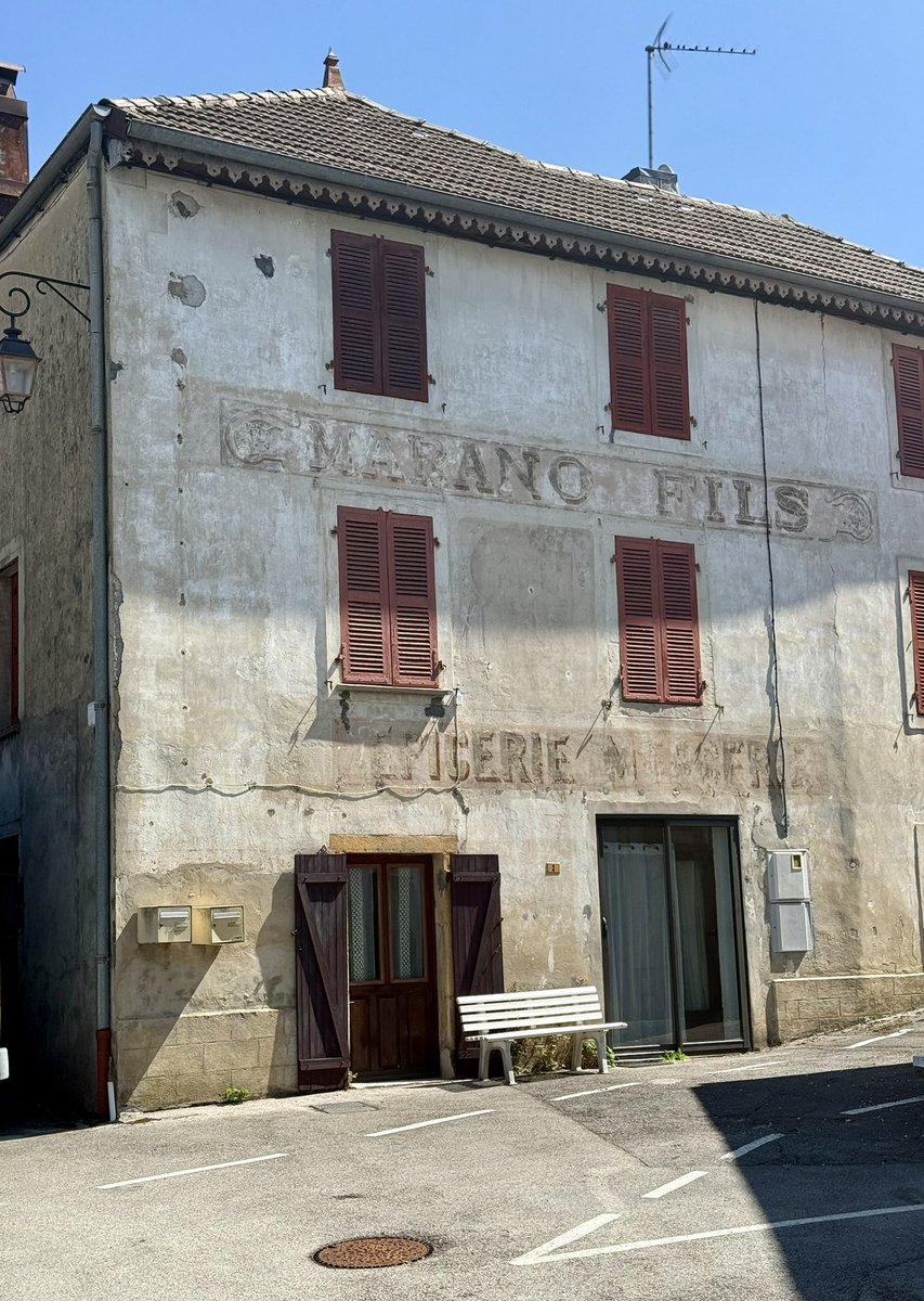 Ri315e's tweet photo. Sad reminder of how war reached into village life.

📍 Planches-en-Montagne, Jura
➡️ Camille Marano, killed July 1918.

In the same village, an old grocery sign still reads “Marano Fils”.

Was Camille that son, whose name remains only on the shopfront? https://t.co/s6z95Ehp3z