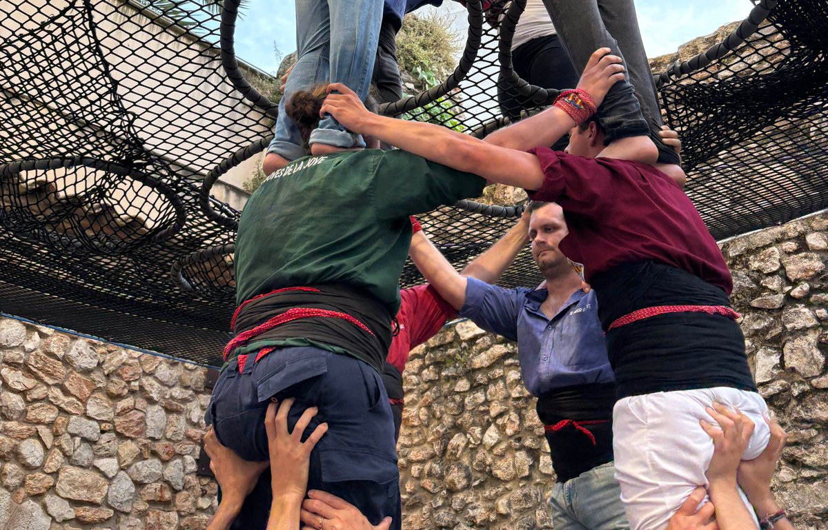 🟥 Avui dimarts, ASSAIG #1 de Festa Major!
✅ Excepcionalment, farem l'assaig de 20 a 21.30h, per fer-ho compatible amb el pregó satíric (19h, Palau) i el pregó de FM (22h, la Torreta)

💪 Per tornar-ho a fer!

#castells #castellers