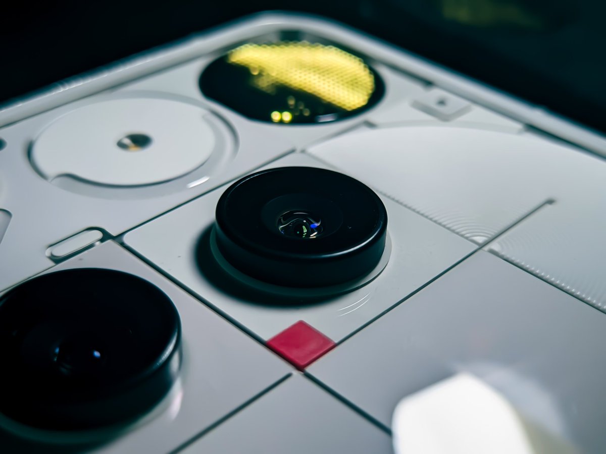 Cameras 📸 

The Nothing Phone 3 is equipped with a triple 50MP camera system on the back. 

The main sensor is a large 1/1.3" OV50H with an f/1.68 aperture, supported by a 1/2.75" JN5 periscope telephoto lens at f/2.68, and a 1/2.76" JN1 ultrawide lens with an f/2.2 aperture.