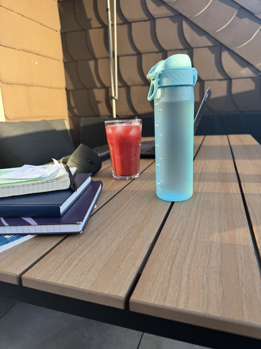 charity_darko_'s tweet image. Out of the ordinary workspace #fullstackdeveloper #workspace #HealthyHabits #lifestyle