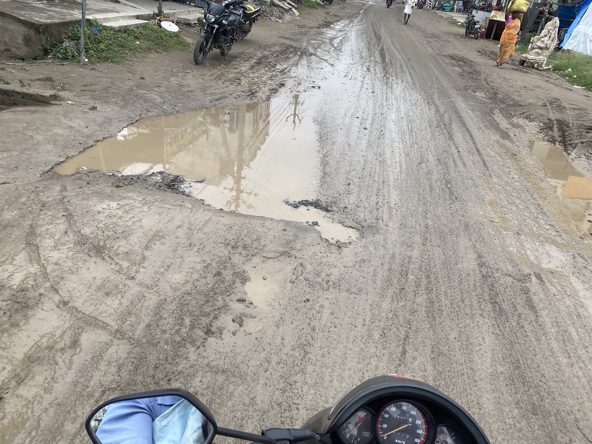 PlvpChowda's tweet image. Dear @naralokesh garu, I am a belonging of Kondapi constituency, Prakasam district, and I would like to bring to your kind attention the critical condition of the main road from #Kondapi to #Anakarlapudi lane towards Ongole.This road is being used by large number of people daily