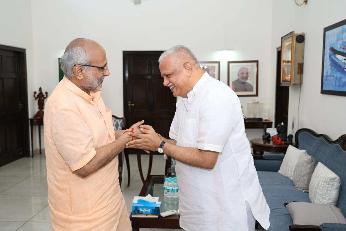 Nirmal Kumar Surana (@blrnirmal) on Twitter photo National Gen Sec (Org) Shri Santosh BL Met & congratulated NDA candidate for upcoming Vice President election Sri CP Radhakrishnan.
<a href="/blsanthosh/">B L Santhosh</a> <a href="/CPRGuv/">CP Radhakrishnan</a> National Gen Sec (Org) Shri Santosh BL Met & congratulated NDA candidate for upcoming Vice President election Sri CP Radhakrishnan.
<a href="/blsanthosh/">B L Santhosh</a> <a href="/CPRGuv/">CP Radhakrishnan</a>