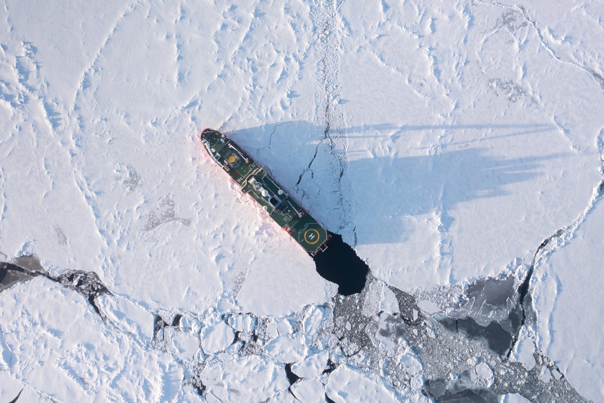 Frozen seas. Cutting-edge tech. A moment of history. 📸 Falklands Maritime Heritage Trust / James Blake
  #WorldPhotographyDay2025 

fmht.co.uk/shackletons-en…
