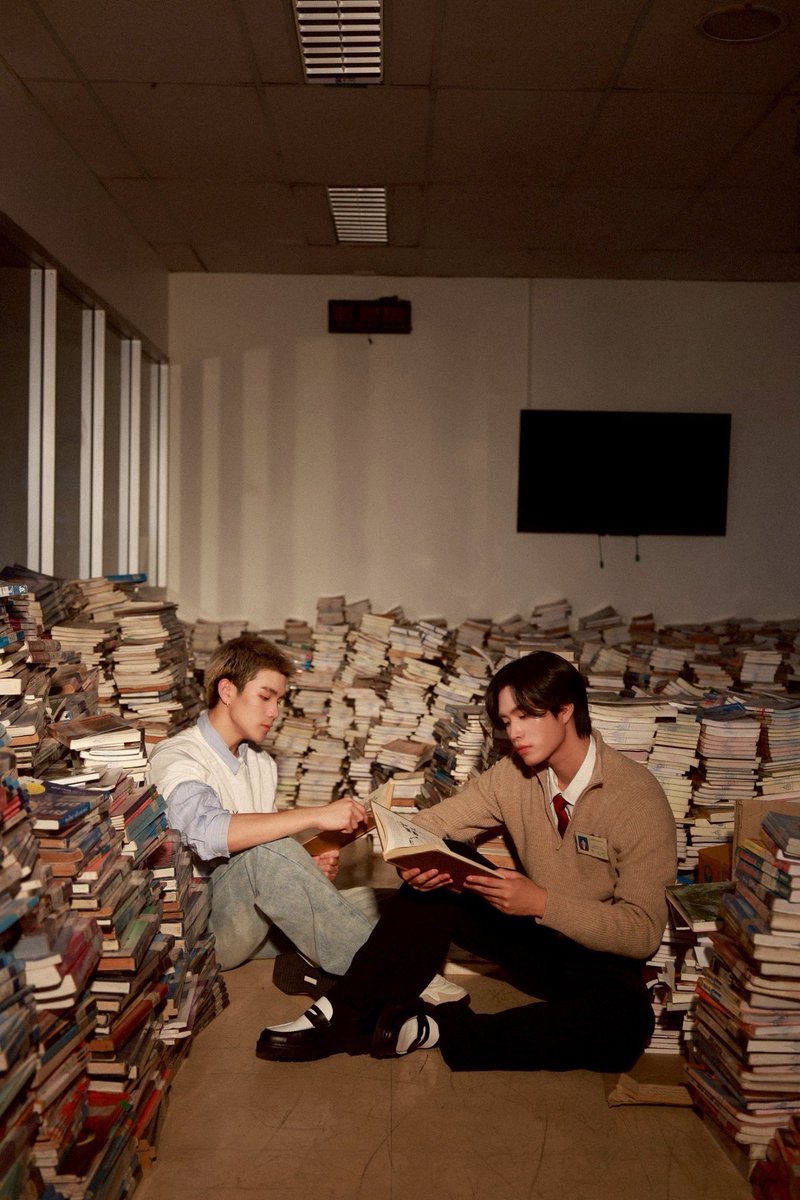 FourthSquadHQ's tweet photo. Nong Fotfot, where can we find our own librarian too? 👀 Share tips kha 🫣

IS THIS LOVE GEMINI FOURTH MV
#IsThisLove_GeminiFourthMV
#Fourthnattawat #โฟร์ทณัฐวรรธน์
#GeminiFourth #เจมีไนน์โฟร์ท https://t.co/UitLXUVRIK