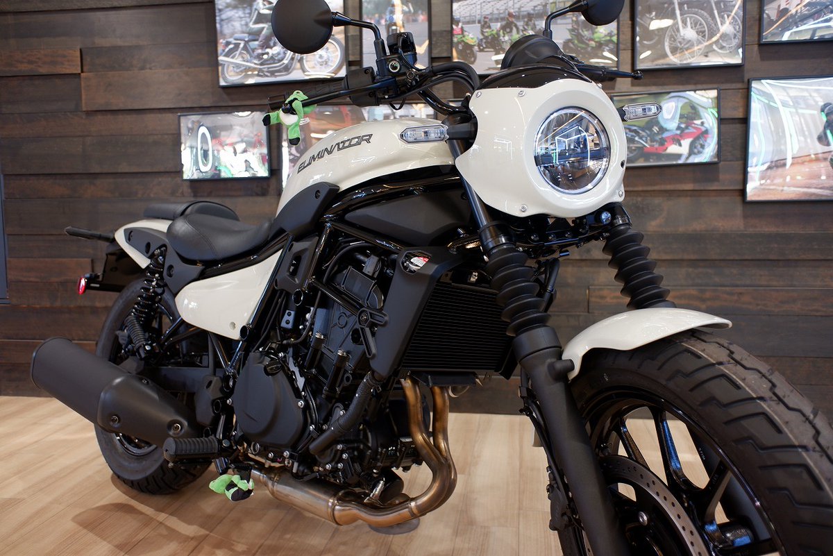 皆様、こんにちは。
カワサキプラザ茅ヶ崎です。
2026年モデル「ELIMINATOR SE」入荷いたしました。
こちらの車両は、前後ドライブレコーダー・電源ソケットが標準装備されております。
#kawasaki #カワサキプラザ茅ヶ崎 #eliminatorse #乗るカワサキ