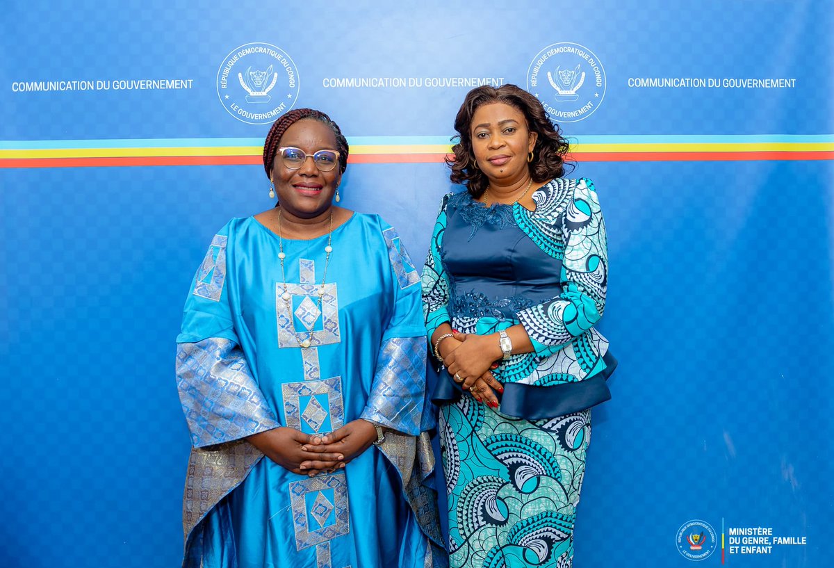 OseeNgoloNk's tweet photo. Autonomisation des femmes : la RDC et l’ONU Femmes resserrent leurs liens

Cellcom/Ministère @GenreRDC
Kinshasa, 18 août 2025

Le renforcement du partenariat entre le Gouvernement congolais et l’ONU Femmes a été au centre des échanges entre la Ministre du Genre, Famille et Enfant, @MichelineOmbae Kalama, et une délégation de l’agence onusienne, conduite par sa représentante-pays intérimaire, Arlette Mvondo.

Durant près d’une heure d’entretien, les deux parties ont évalué les différents accords déjà conclus, mettant en avant la nécessité d’une collaboration accrue pour favoriser l’autonomisation des femmes en République Démocratique du Congo.

À l’issue de la rencontre, Mme Mvondo a souligné l’engagement de l’ONU Femmes à soutenir la RDC sur le double plan technique et financier, afin de créer un environnement propice à l’épanouissement des femmes.

« Notre partenariat s’articule autour de trois axes principaux : le cadre normatif et les politiques publiques, la coordination des actions liées au genre, et les volets programmatiques. Nous avons évalué ensemble les réalisations en cours et convenu des ajustements nécessaires », a-t-elle déclaré.

La représentante-pays a insisté sur l’importance d’un suivi rigoureux des conclusions positives issues de l’audience, condition indispensable pour un impact réel sur la promotion des droits des femmes et la lutte pour l’égalité des genres.

Cette rencontre s’inscrit dans la volonté partagée du ministère du Genre et de l’ONU Femmes de renforcer leur coopération en vue d’accélérer les progrès en matière d’égalité et d’émancipation de la femme congolaise.