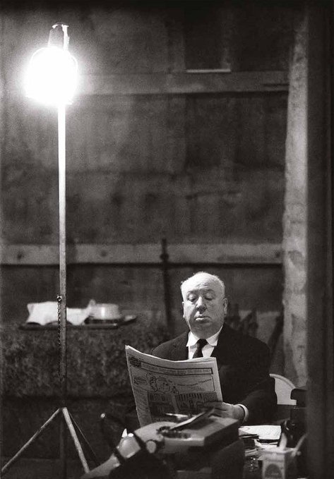 "El drama está en lo desconocido, la emoción está en lo inesperado". 
—Alfred Hitchcock 📷Julian Wasser
Vía <a href="/literlandweb1/">literland</a>