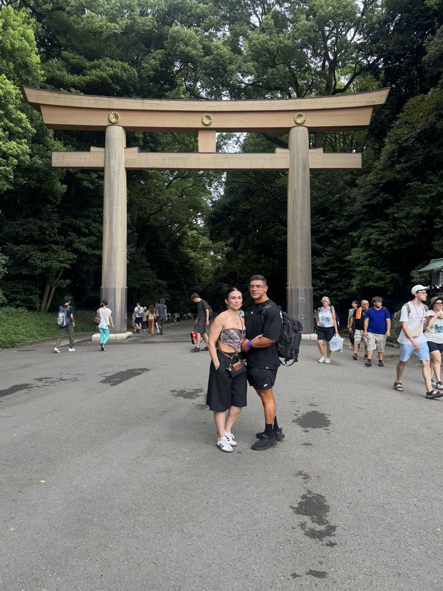 coco_by_amed's tweet photo. TOKYO PRO 2025 🗼OFF SHOT Day.1
Classic Physique にて見事に２位を納めたMurat選手！！
今回は奥様との来日で、大会翌日は渋谷〜原宿エリアの観光！

Murat選手の着用&amp;サイン入りチームウェアのプレゼント企画を実施中！ @Beligas_japan を御覧ください🙌公式LINE
https://t.co/pkmg5mqpUB https://t.co/ONl5UrUElg