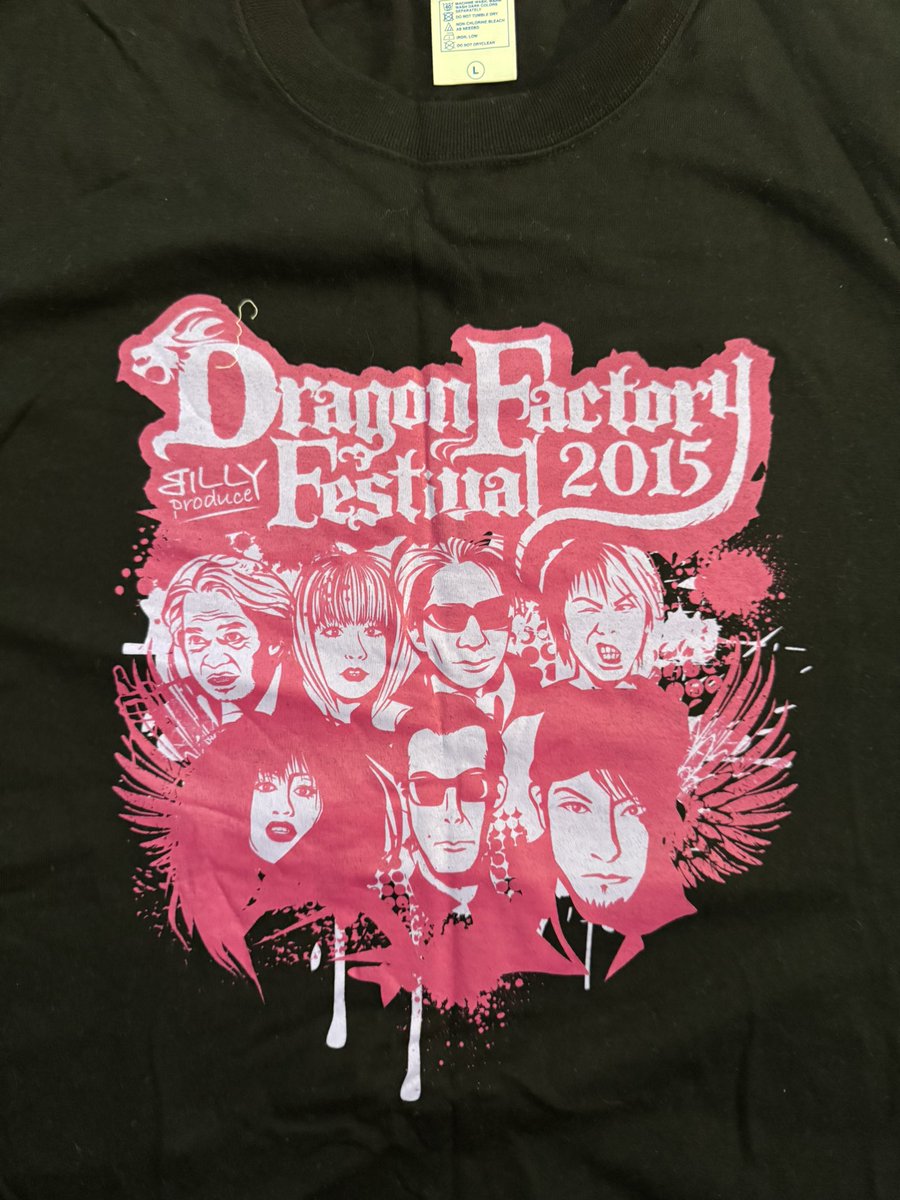 お仕事シリーズ👕

水色のは2007年の作品。　

今見ると…

HOWIEさんもTSURUさんもUquiさんも…
全くと言って良いほど似てねぇなぁ…😰

申し訳ありません😭

当時はこれが🐼の実力だったんだな…凹

リベンジしたいわ！

#NICOTINE
#STANCEPUNKS
#SHAKARABBITS