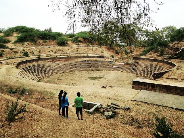 GemsOfINDOLOGY (@gemsofindology) on Twitter photo How about another 10th-century "Sahasralinga Talav"in Patan, Gujarat ruining under your "watch," <a href="/ASIGoI/">Archaeological Survey of India</a>? How about another 10th-century "Sahasralinga Talav"in Patan, Gujarat ruining under your "watch," <a href="/ASIGoI/">Archaeological Survey of India</a>?