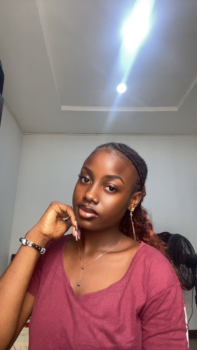 Tech_Toria's tweet image. A year older. 🎉