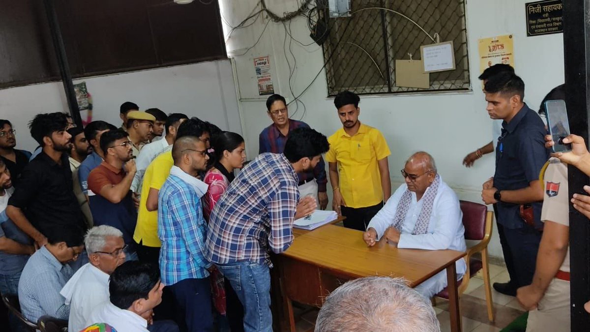 Mnu choudhary (@mchoudhary0_) on Twitter photo आज लाइब्रेरियन ग्रेड 3 पदों को बढ़ाने की माँग को लेकर शिक्षा मंत्री आदरणीय <a href="/madandilawar/">Madan Dilawar</a> जी से मुलाकात करके मजबूती से माँग रखी है ,
संबंधित डेलीगेशन द्वारा शिक्षा संकुल में शासन सचिव जी भी मुलाकात की जाएगी ।। <a href="/HANUMANKISAN/">HANUMAN KISAN</a>
#Librarian_Post_Increase आज लाइब्रेरियन ग्रेड 3 पदों को बढ़ाने की माँग को लेकर शिक्षा मंत्री आदरणीय <a href="/madandilawar/">Madan Dilawar</a> जी से मुलाकात करके मजबूती से माँग रखी है ,
संबंधित डेलीगेशन द्वारा शिक्षा संकुल में शासन सचिव जी भी मुलाकात की जाएगी ।। <a href="/HANUMANKISAN/">HANUMAN KISAN</a>
#Librarian_Post_Increase