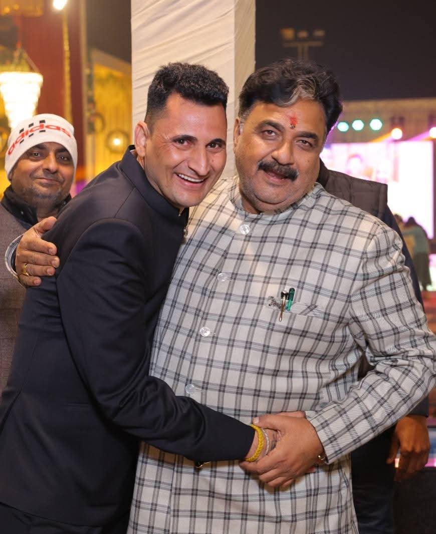 NeerajBuradehar's tweet photo. मुझे हमेशा अपने छोटे भाई की तरह स्नेह एवं प्यार देने वाले हरियाणा विधानसभा के डिप्टी स्पीकर बड़े भाई साहब डॉक्टर कृष्ण लाल मिड्ढा जी को जन्मदिन की बहुत बहुत बधाई एवं शुभकामनाएं..माता रानी सदैव डॉक्टर साहब को खुश स्वस्थ एवं चढ़ती कलां में रखे..!!🎂❤️🙏 https://t.co/rVfdNTuGxS