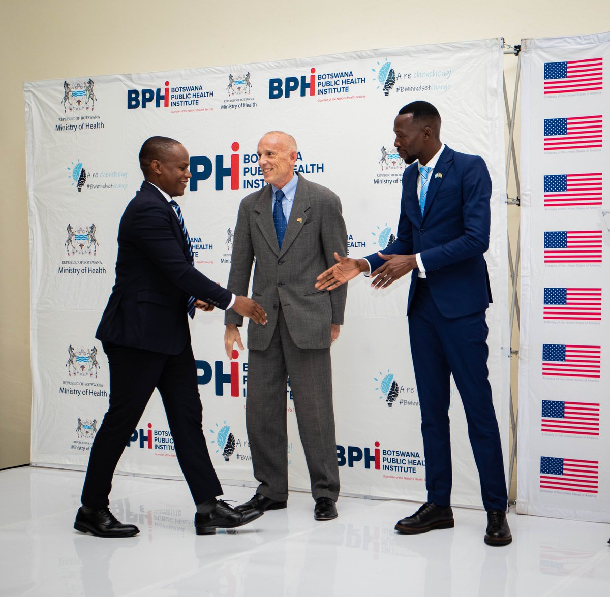 AFENETAfrica's tweet photo. Botswana 🇧🇼 hosted a powerful #FETP symposium (Aug 11–15), in Gaborone, where Hon. Lawrence Ookeditse, Assistant Minister of Health (Picture 1), applauded the program’s impact on national health security.

FETP trainees & graduates showcased outbreak investigations and surveillance work reinforcing the value of field epidemiology in protecting Botswana’s health. #HealthSecurity #PublicHealth