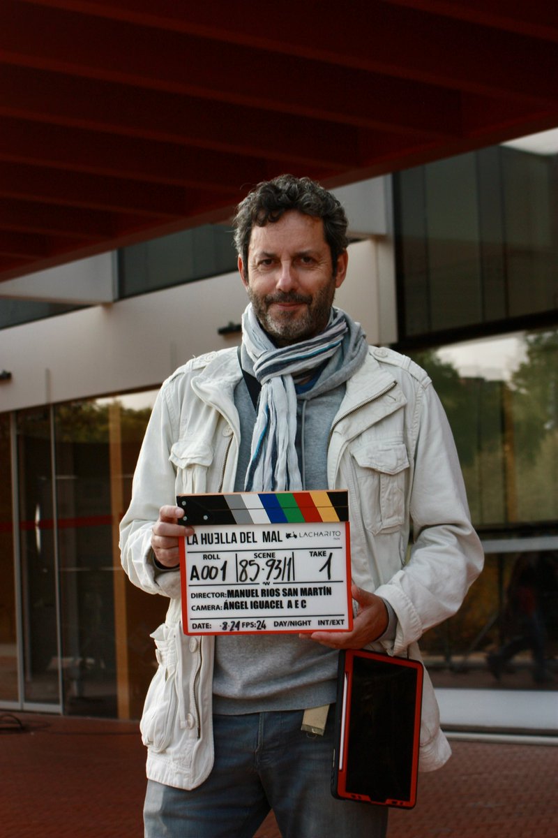 mriossanmartin's tweet photo. Hace un año empezábamos el rodaje de La huella del mal basada en mi novela del mismo título. Ha sido un año muy intenso que me ha dado momentos muy buenos y otros complicados. Pero ha merecido la pena! 

Gracias a los compañeros de viaje. 

La podeis ver en #Netflix 
RT? 😍 https://t.co/RXvaVMcTS1