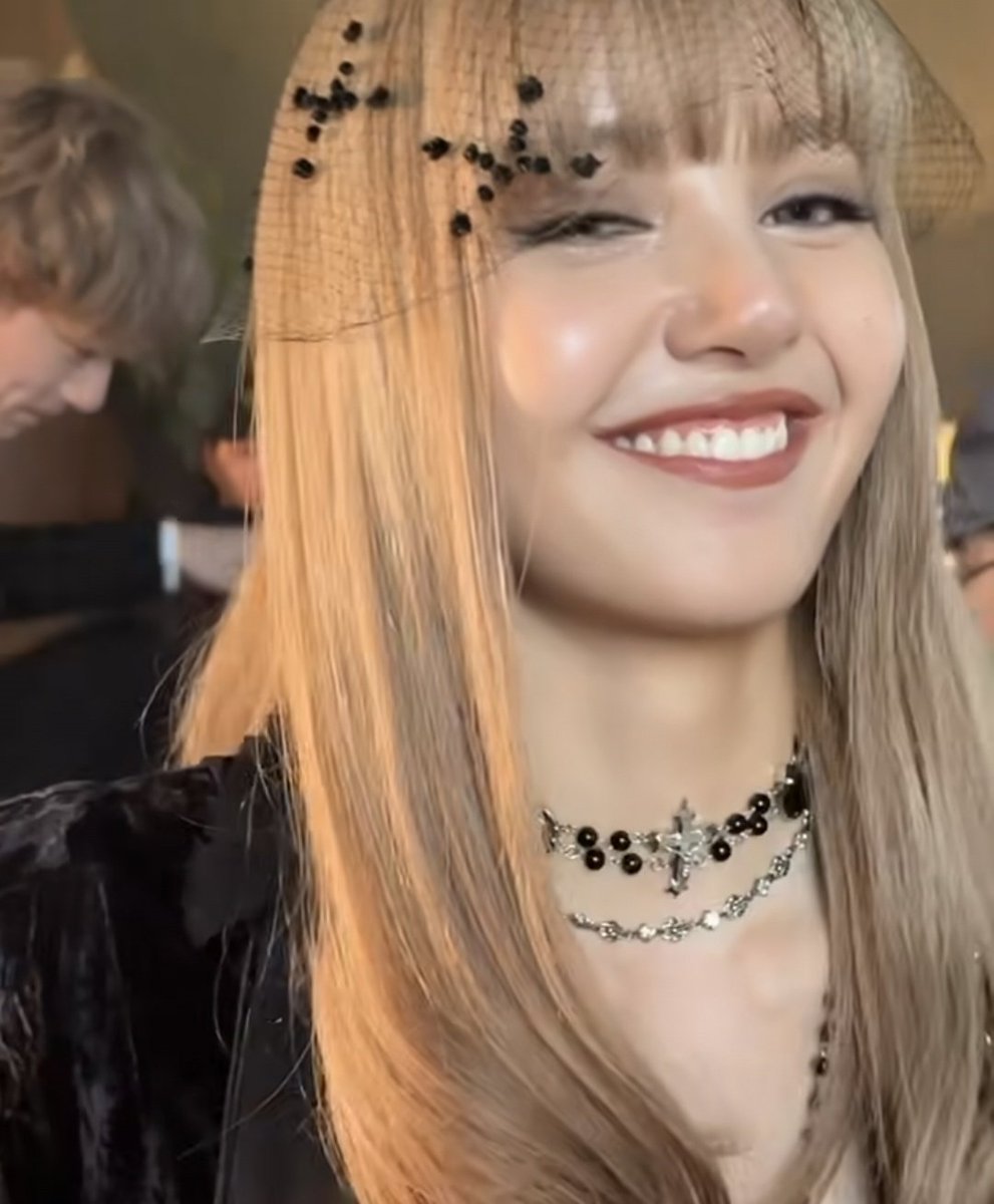 แม่ม่ายที่แม้ผัวตายแล้วยังต้องฟื้น...
ยิ้มเยาะพวก ปสด.ที่แม้ผัวยังอยู่ก็ยังอยากตาย