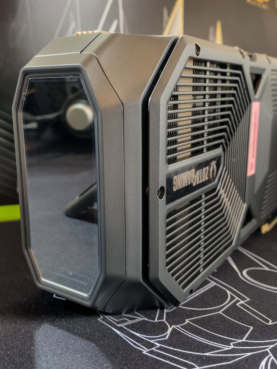 Le vrai luxe ? 
Du matos qui en jette… sans en faire des tonnes. 😎💎

Crédit : @keokeo_3dcg
#ZOTAC #GEFORCE #RTX #SetupGamer #HardwarePC